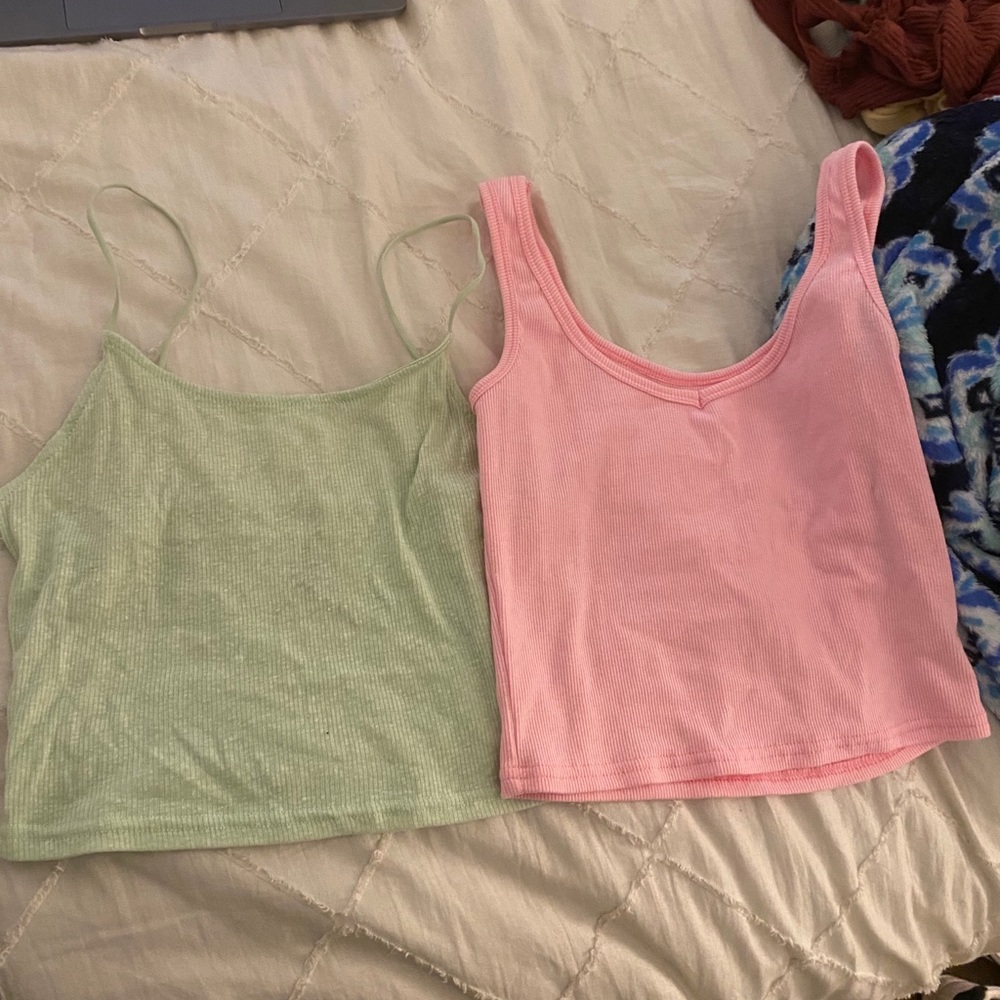 2 cute crop tops